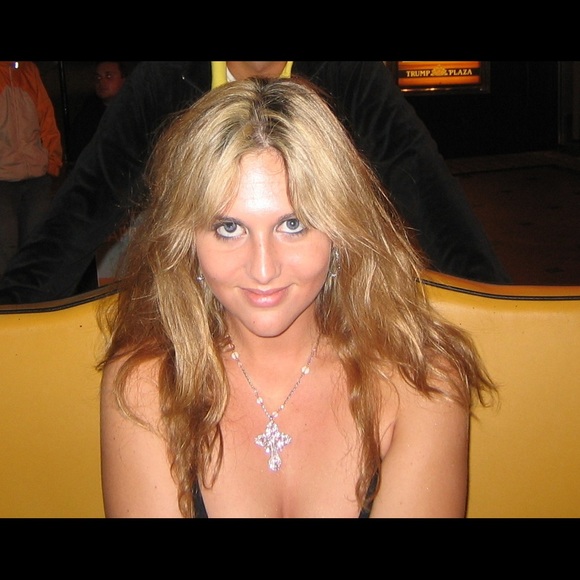 Meet your Posher, Heather - Picture 1 of 1